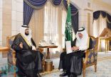 الأمير خالد الفيصل يتسلم تقريرًا عن أعمال ومنجزات الأحوال المدنية بمكة لعام 1439هـ