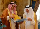 الأمير خالد الفيصل يتسلم تقرير فرع وزارة الإعلام بمكة
