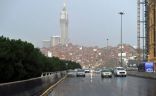 الأرصاد تنبه أهالي مكة والباحة : أمطار ورياح نشطة تحد من الرؤية