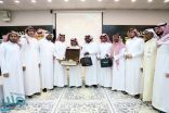 النشاط الطلابي في تعليم وادي الدواسر يحتفي برئيسه السابق
