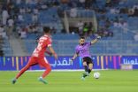 الهلال يقسو على الوحدة بثلاثية ويزاحم الشباب على صدارة الدوري