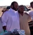 بعيداً عن البروتوكولات .. بالفيديو: ولي العهد يتجول في مدينة “نيوم” ومواطنين يلتقطون معه صوراً تذكارية