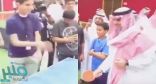 بالفيديو.. وزير التعليم يستجيب لتحدي طالب له في تنس الطاولة