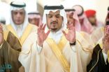 بالصور.. أمير الرياض بالنيابة يؤدي صلاة الميت على الأميرة موضي بنت عبد المحسن بن مشاري