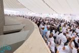 حجاج بيت الله الحرام يشهدون أول أيام التشريق في مشعر منى اليوم
