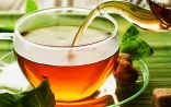 باحث طبي :  شرب الشاي بعد الأكل صحي ومقولة يقلل امتصاص الحديد خاطئة