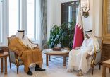 وزير الاتصالات وتقنية المعلومات يلتقي برئيس مجلس الوزراء في دولة قطر