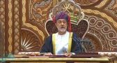 سلطان عمان يأمر بتغيير النشيد الوطني والعلم وشعار الدولة