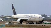 نجاة طائرة سعودية من حـادث في مطار إسلام أباد بعد انفجار أحد إطاراتها