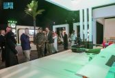 السفير الأمريكي لدى المملكة يزور معرض وزارة الداخلية (واحة الأمن) في مهرجان الملك عبدالعزيز للإبل