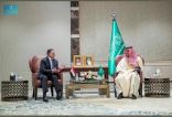 الأمير عبدالعزيز بن سعود يلتقي وزير الداخلية المصري