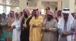 بالفيديو.. أمير نجران يؤدي صلاة الميت على الشهيد علي آل قريع