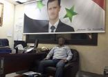 صورة: شرطة الرياض تقبض على سوري تباهى بتعليق صورة بشار في مكتبه بمستشفى خاص