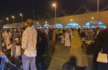 مطار جدة يفتح بوابة الطوارئ للتسهيل على القادمين والمغادرين بعد تكدس كبير للمُسافرين