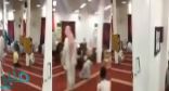 بالفيديو.. مواطن يرصد اتجاهين للقبلة داخل مسجد في حفر الباطن