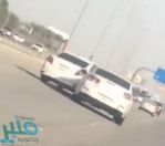بالفيديو.. عناد بين سائقين ينتهي بحادث على طريق سريع