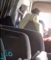 بالفيديو.. شخص يتهجم على سائق حافلة طالبات ويصفعه