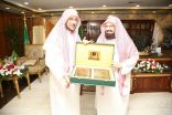 معالي الشيخ / عبدالرحمن السديس يستقبل الأمين العام للمسابقات القرآنية المحلية والدولية الشيخ / منصور السميح