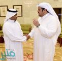 الأمير محمد بن عبدالرحمن يستقبل والد الطفل المخطوف من مستشفى الخرج