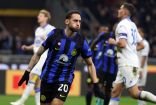 إنتر ميلان يستعيد قمة الدوري الإيطالي بثنائية في فروزينونى