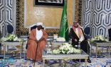 الرئيس السوداني “عمر البشير” يصل جدة لأداء فريضة الحج