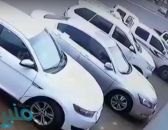 “كاميرا مراقبة” ترصد لصاً سرق خروفاً من سيارة متوقفة في صبيا