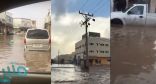 بالفيديو.. سيول عارمة ومركبات تسبح بغدق القصيم