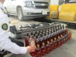 إحباط محاولتين لتهريب أكثر من «900» زجاجة خمر وعلب بيرة بالكحول