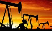 أسعار النفط تتراجع إثر مخاوف حيال العرض والطلب العالمي