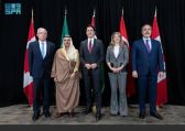 وفد اللجنة الوزارية المكلفة من القمة العربية الإسلامية المشتركة غير العادية يلتقون رئيس الوزراء الكندي