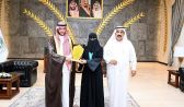 محافظ الطائف يُكرّم الأخصائية “عبير الحارثي” الحاصلة على المركز الثاني على مستوى العالم