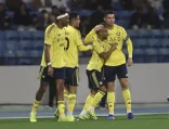 النصر يقتنص فوزًا مثيرًا على ضمك 2-1 في دوري روشن