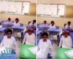 معلم يهدد طلابه في المرحلة الابتدائية ويوثق ذلك بمقطع فيديو