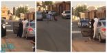 فيديو مروع .. رجل يعتدي على فتاة ومراهق بمطرقة في الرياض