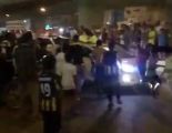 فيديو .. سائق مركبة اقتحم تجمعاً لمشجعي الاتحاد ودهس عدداً منهم