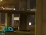 ‏فيديو يوثق سقوط مركبة من أحد الجسور في مدينة #الرياض
