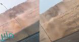 بالفيديو.. الأمطار الغزيرة تشكل الشلالات في منطقة القدية بالرياض