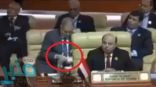 “سخف يثير الشفقة”.. نائب رئيس الوزراء اليمني يوضح فيديو تناوله علاجاً في القمة العربية