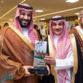 بالصور.. ولي العهد يسلم الجوائز للفائزين بالمراكز الأولى في مهرجان الهجن