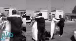 بالفيديو.. مشهد وداع مؤثر بين أب وابنه أمام بوابة الكلية البحرية بالجبيل