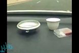 بالفيديو: متهور يصنع قهوة أثناء القيادة على طريق سريع