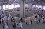حجاج بيت الله الحرام يرمون اليوم الجمرات الثلاث في أول أيام التشريق