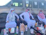 على رمال ناوان الذهبيه.. محافظ المخواة يرعى مبادرة بيئتي صحتي