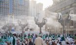 رئاسة الحرمين تنشر مراوح الرذاذ المائي في ساحات المسجد الحرام لتبريد الجو