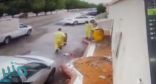 بالفيديو.. كاميرا مراقبة تكشف تلاعب عمال النظافة بالرياض