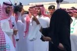 بالفيديو ..طالبة جامعية تستوقف نائب أمير مكة وتوجِّه له شكواها بالقنفذة