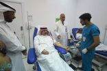 الأمير تركي بن طلال يتناول الإفطار مع المرابطين بالحد الجنوبي ويتبرع بالدم للمصابين .. (صور)