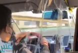 حيلة غريبة من سائق تاكسي في الصين لتجنب الإصابة بـ«كورونا»