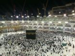 غياب الزحام عن صحن الطواف أثناء صلاة التراويح بعد قرار إخلائه من المصلين