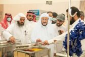 وزير الشؤون الإسلامية يتفقّد مقار ضيوف خادم الحرمين الشريفين في مشعر منى